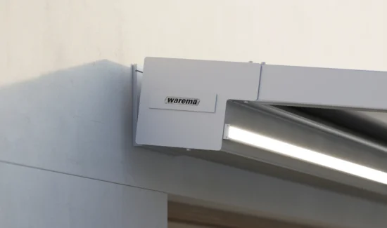 Detailansicht einer Warema Markise mit LED-Beleuchtung